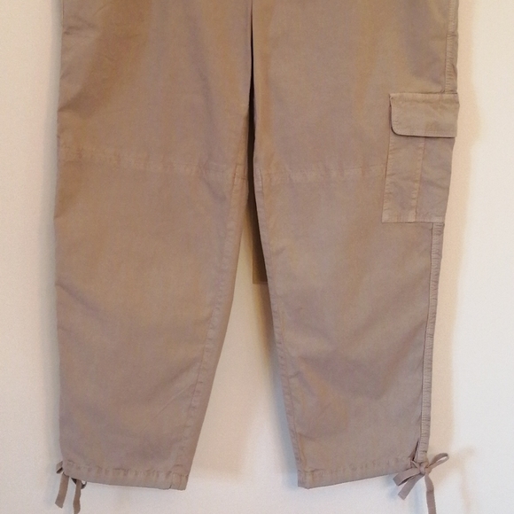 NWOT, DKNY Capri ,size 4 - Picture 4 of 11